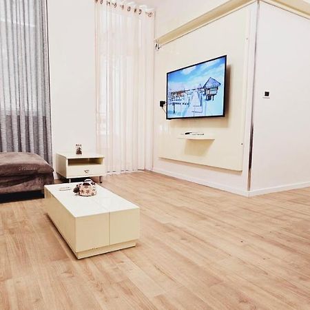 Discover Tirana From Our 3-Room Apartment With Free Parking-Komuna E Parisit Dış mekan fotoğraf