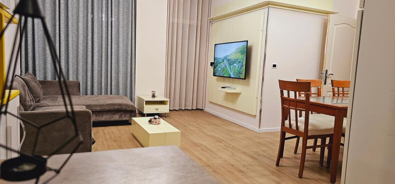 Discover Tirana From Our 3-Room Apartment With Free Parking-Komuna E Parisit Dış mekan fotoğraf