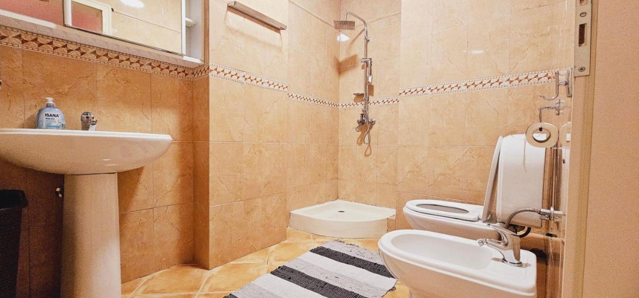 Discover Tirana From Our 3-Room Apartment With Free Parking-Komuna E Parisit Dış mekan fotoğraf